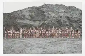 poluobnazhennye-kanadki-vystupili-protiv-udaleniya-otkrovennyx-snimkov-iz-facebook