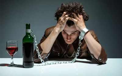 Связь богатства с преступностью, связанной с алкоголем